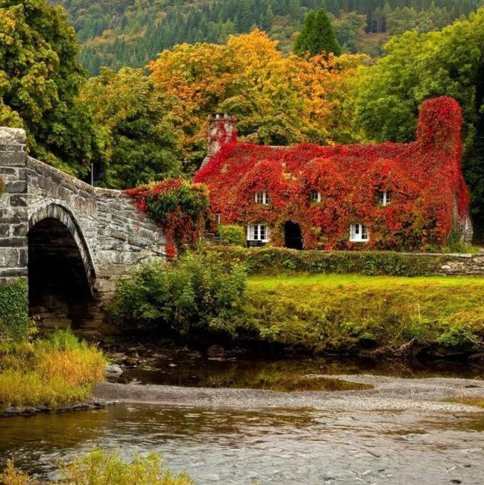 Cosy Cottage, Nr Betws Y Coed. Holiday home